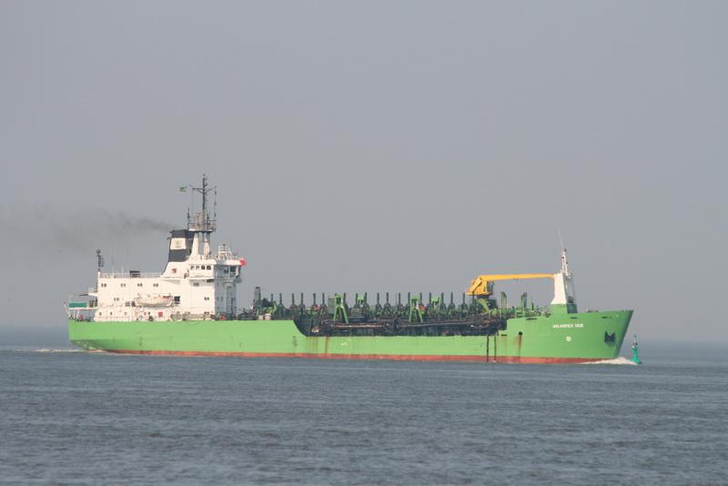 01DJ-2008-042 Bild045.JPG - Saugbagger, der die Fahrrinne der Jade freihält